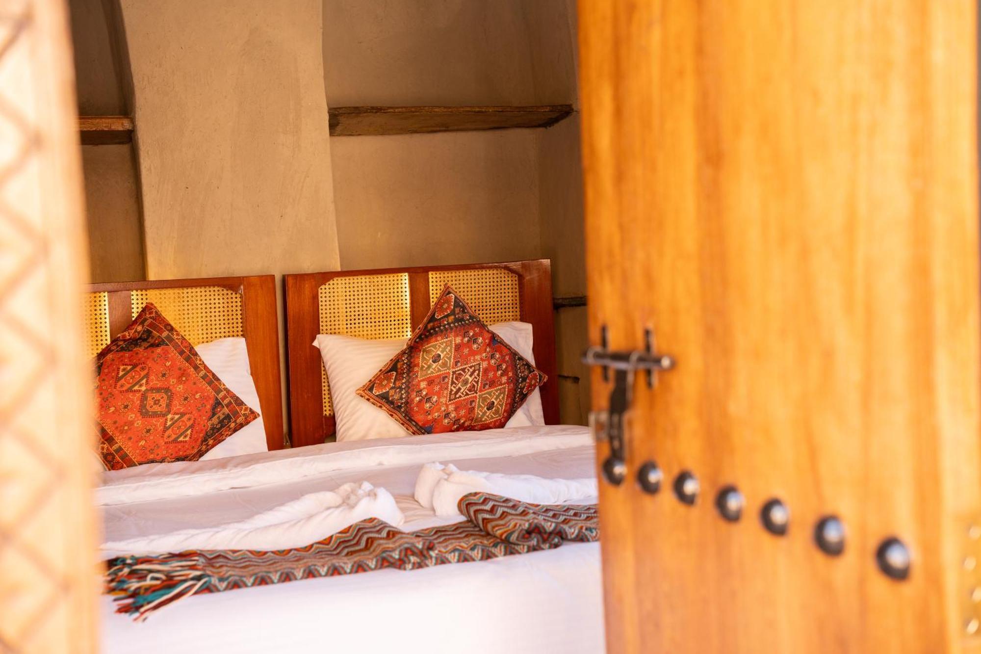 Nomad Inn Назва Экстерьер фото